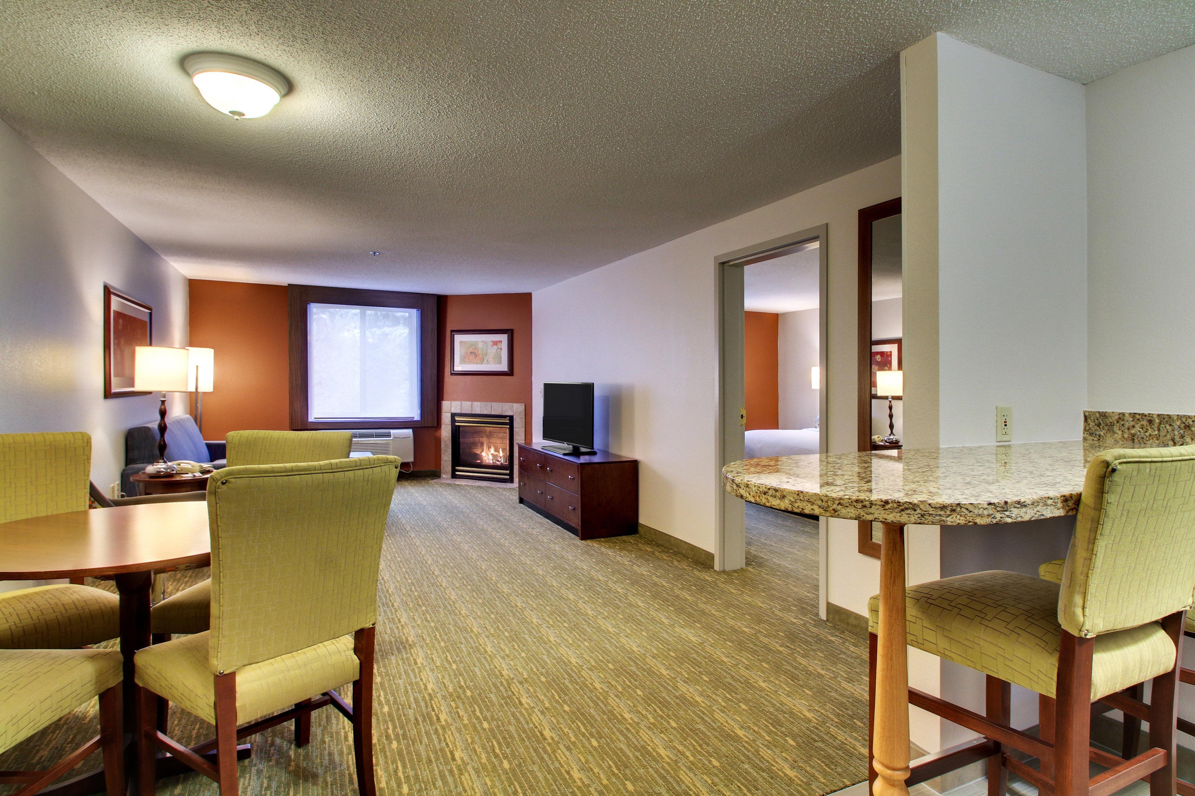 Holiday Inn Express & Suites - Lincoln East - White Mountains By Ihg Екстериор снимка