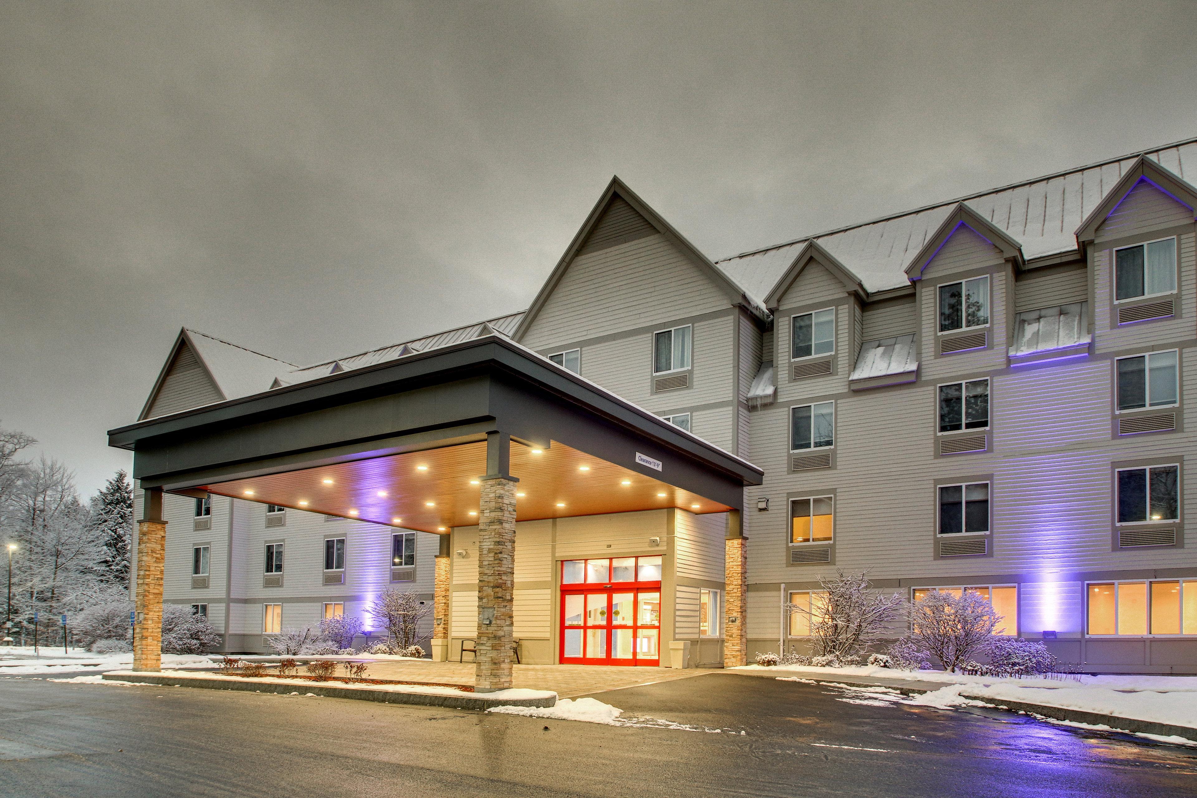 Holiday Inn Express & Suites - Lincoln East - White Mountains By Ihg Екстериор снимка