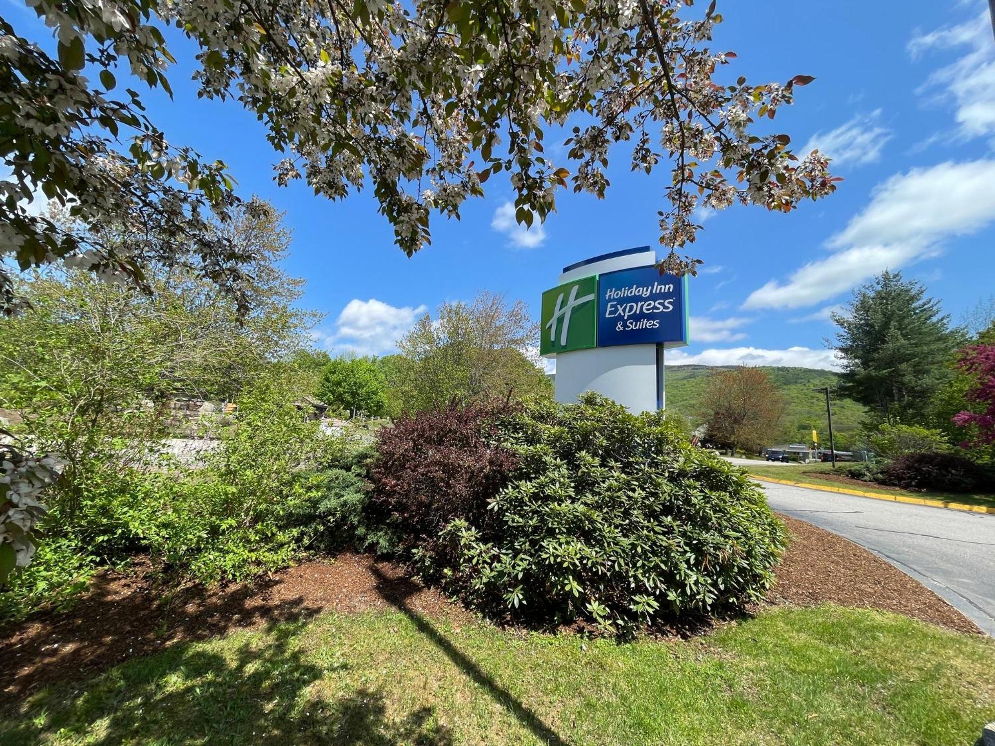Holiday Inn Express & Suites - Lincoln East - White Mountains By Ihg Екстериор снимка