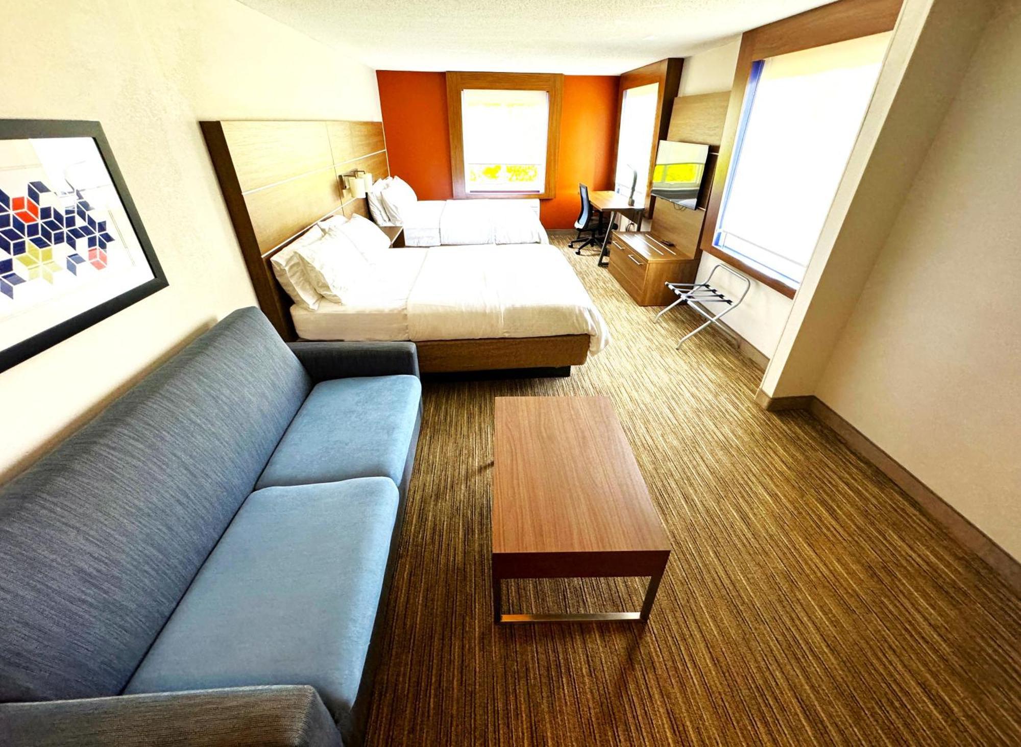 Holiday Inn Express & Suites - Lincoln East - White Mountains By Ihg Екстериор снимка